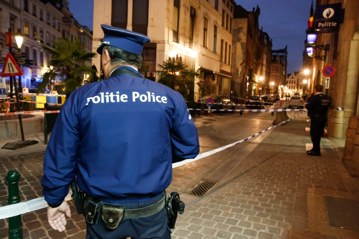 ​Nożownik zaatakował we wtorek rano policjanta w centrum Brukseli; według lokalnych mediów mógł to być atak terrorystyczny, jednak policja podkreśla, że motywy działania sprawcy są nieznane. Napastnik, postrzelony przez innego policjanta, jest w szpitalu. Według rzeczniczki policji do ataku doszło około 5:30 rano.