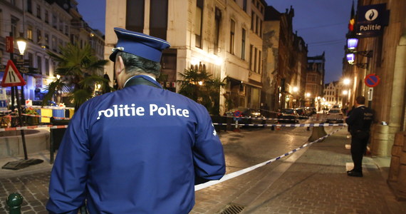 ​Nożownik zaatakował we wtorek rano policjanta w centrum Brukseli; według lokalnych mediów mógł to być atak terrorystyczny, jednak policja podkreśla, że motywy działania sprawcy są nieznane. Napastnik, postrzelony przez innego policjanta, jest w szpitalu. Według rzeczniczki policji do ataku doszło około 5:30 rano.