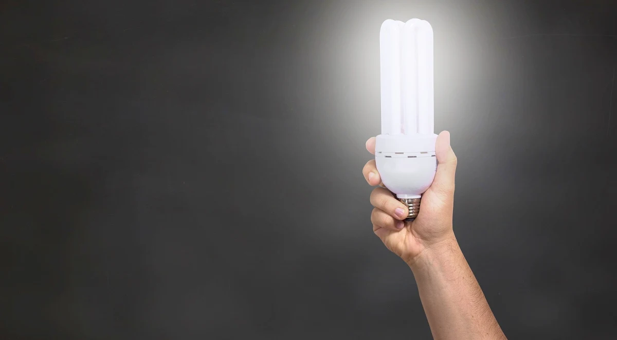 Wielka rekompensata podwyżek cen prądu może kosztować budżet państwa 5 miliardów złotych rocznie - wynika z wyliczeń dziennikarzy RMF FM. Od nowego roku grożą nam podwyżki rachunków za prąd nawet o 30 procent. Minister energii Krzysztof Tchórzewski obiecuje, że zrekompensuje je wszystkim odbiorcom indywidualnym dopłatami z budżetu.