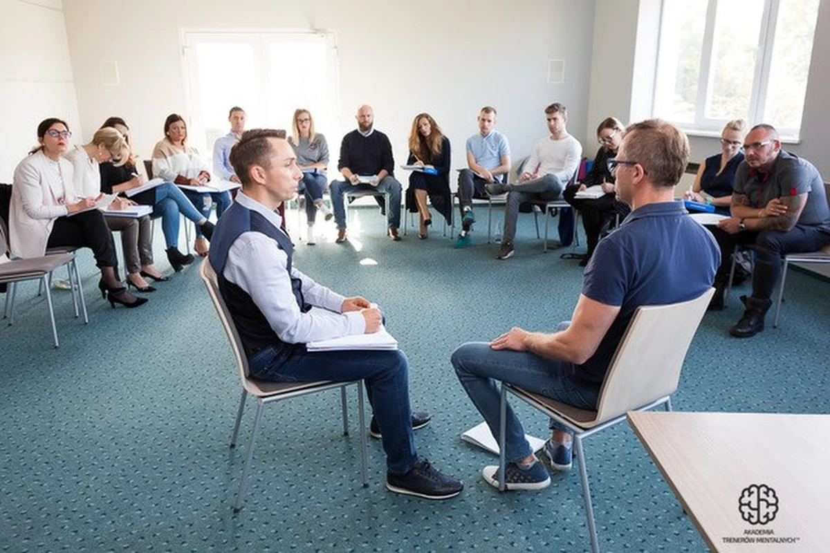 Powiedzenie "Jestem, jaki jestem" odchodzi do lamusa. Pora wziąć odpowiedzialność za to, kim jesteśmy i kim możemy się stać. Świadomie rozwijać w sobie taki charakter, osobowość i takie umiejętności, jakich pragniemy. Trening mentalny, opierając się na badaniach na temat funkcjonowania mózgu, na psychologii i neuronauce, daje nam praktyczne narzędzia, pozwalające przekuć badania w realne efekty.