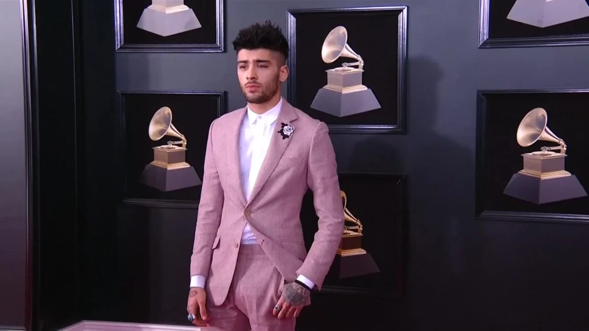 Gwiazda zespołu One Direction Zayn Malik porzucił wiarę muzułmańską, w której został wychowany. "Nie wierzę w modlitwę odmawianą pięć razy na dobę w określonym języku" – powiedział piosenkarz w wywiadzie dla brytyjskiego Vogue’a.