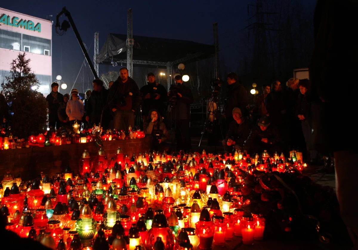 W środę mija 12 lat od w kopalni Halemba w Rudzie Śląskiej. Był to jeden z najtragiczniejszych wypadków we współczesnym polskim górnictwie. Podczas prac likwidacyjnych 1030 m pod ziemią doszło do wybuchu metanu i pyłu węglowego. 23 osoby zginęły. 