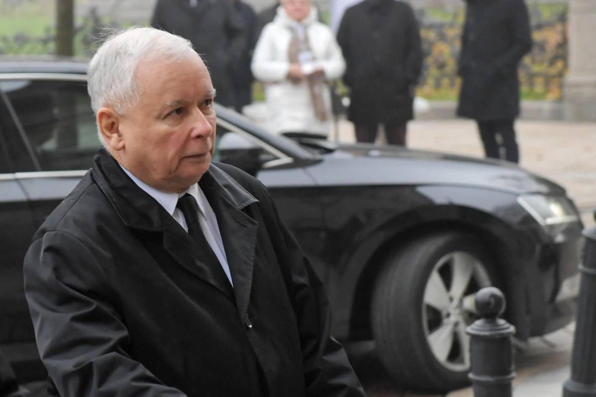 Zjednoczona Prawica wciąż cieszy się najwyższym poparciem wyborców, ale mniejszym o 5 proc. w porównaniu do badania z września. Poza nią do Sejmu weszłyby także PO, SLD i Kukiz 15' - wynika z sondażu Kantar Millward Brown dla "Faktów" TVN i TVN24. 