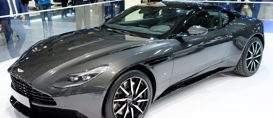 Ministerstwo Spraw Zagranicznych Węgier zwolniło byłego ambasadora w Wiedniu, który jeździł luksusowym aston martinem na numerach dyplomatycznych, co było niezgodne z prawem.