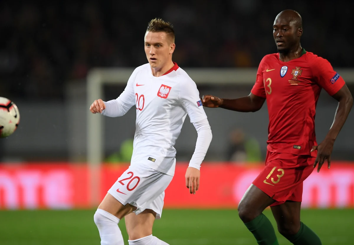 ​Polscy piłkarze, którzy wystąpili we wtorkowym spotkaniu przeciwko Portugalii (1:1) w Lidze Narodów, uważają, że atmosfera w kadrze nie jest zła. Wskazują, na poprawiającą się jakość występów reprezentacji prowadzonej przez Jerzego Brzęczka