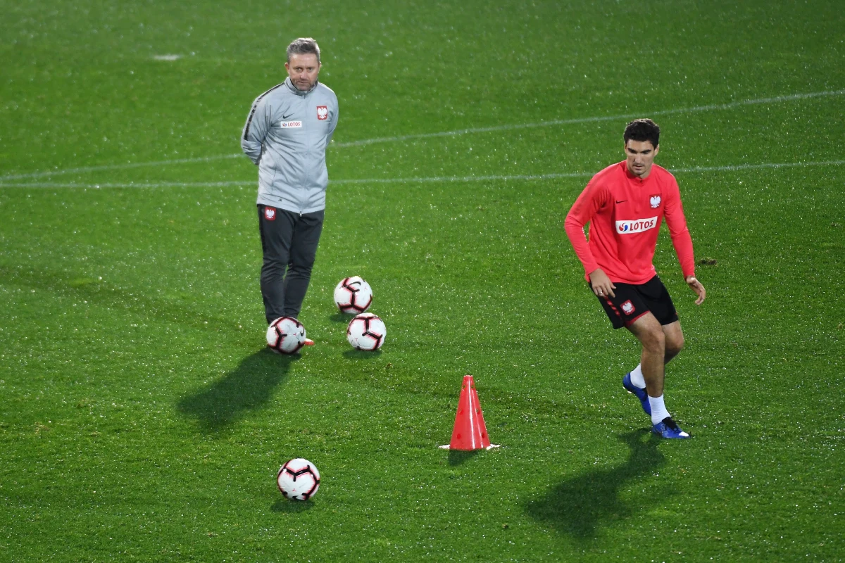 Za nami sześć meczów piłkarskiej reprezentacji pod wodzą Jerzego Brzęczka. Polacy spadli z Dywizji A Ligi Narodów, ale zachowali miejsce w pierwszym koszyku podczas losowania grup eliminacyjnych Euro2020. Martwi brak nawet jednego zwycięstwa na koncie biało-czerwonych. Bilans drużyny to 3 remisy i 3 porażki. Najwięcej minut spośród 26 piłkarzy, których sprawdził selekcjoner, spędził Jan Bednarek.