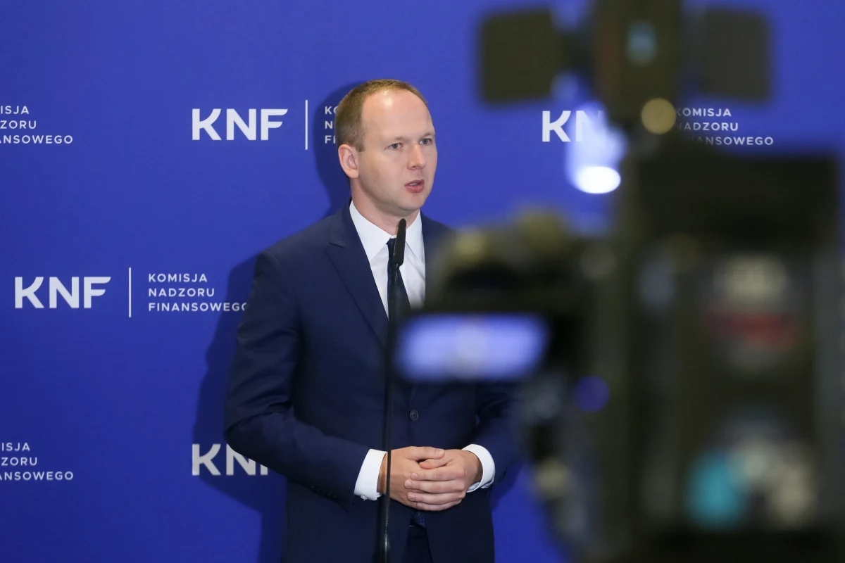 ​Po spotkaniu z dziekanem kolegium i prorektorem ds. nauki i zarządzania w środę 21 listopada dr hab. Marek Chrzanowski poinformował uczelnię, że złoży wniosek o bezpłatny urlop - przekazał rzecznik prasowy Szkoły Głównej Handlowej Piotr Karwowski. O tym, że Marek Chrzanowski został wezwany przez władze Szkoły Głównej Handlowej na rozmowę w związku z aferą w KNF informowaliśmy w RMF FM.