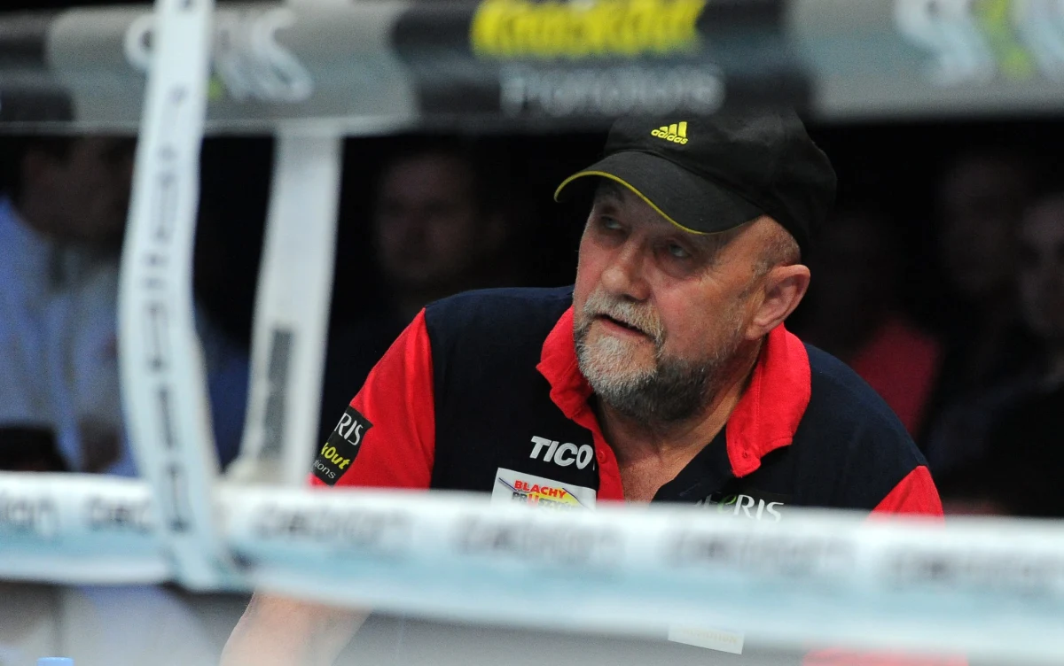 Znamy wstępne wyniki sekcji zwłok Andrzeja Gmitruka. Zmarł on w wyniku ostrej niewydolności krążeniowo-oddechowej. Na jego ciele były powierzchowne obrażenia, które mogły powstać, kiedy się przewrócił bądź oparzył, ale nie były one przyczyną zgonu -  poinformowała Barbara Sobotka z prokuratury w Mińsku Mazowieckim.