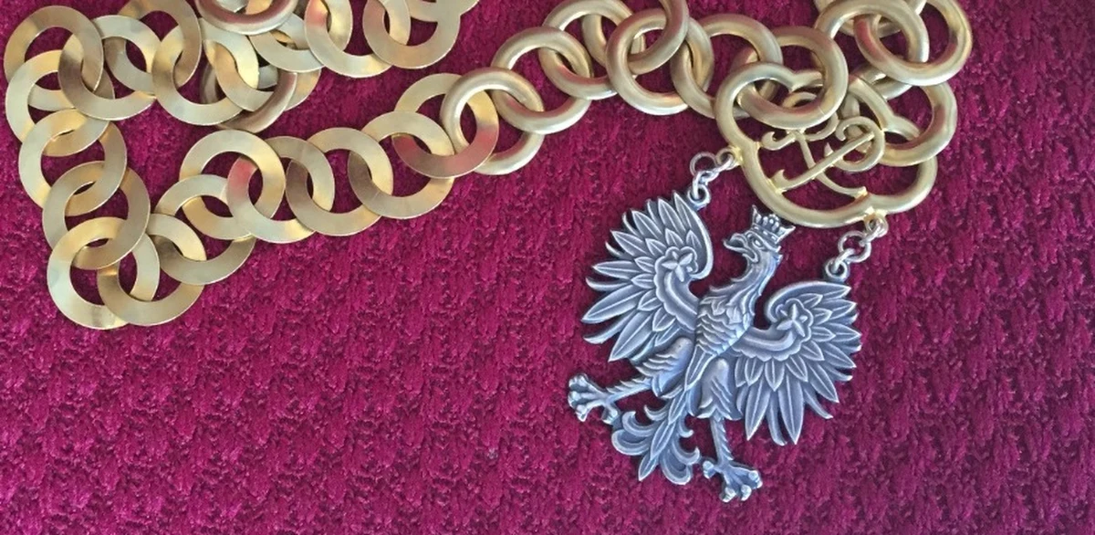 Otwiera się kolejne pole sporu prawnego o instytucje związane z wymiarem sprawiedliwości w Polsce. Naczelny Sąd Administracyjny w związku z wątpliwościami, dotyczącymi Krajowej Rady Sądownictwa zwrócił się właśnie z pytaniami prejudycjalnymi do TSUE. Do czasu ich rozstrzygnięcia zawiesił też rozpatrzenie odwołań od uchwał KRS.