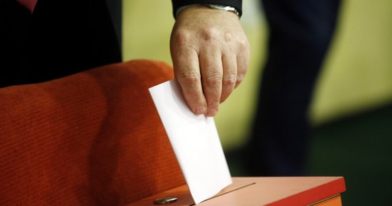 Karol Pilecki, startujący z listy Koalicji Obywatelskiej, został wybrany na przewodniczącego sejmiku województwa podlaskiego nowej kadencji. W głosowaniu tajnym pokonał Marka Komorowskiego zgłoszonego przez PiS. 