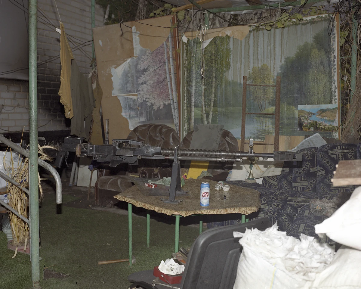 "Nie chcę produkować obrazów pełnych brutalności, staram się dokumentować codzienność. Tamta wojna nie wygląda jak film, to głównie nuda" – mówi RMF FM Jan Jurczak. Fotograf, dokumentalista, który przez rok kilkakrotnie odwiedzał rejon frontu na przedmieściach Doniecka mówi Grzegorzowi Jasińskiemu o tym, jak wygląda życie w cieniu wojny, o rutynie, która pomaga radzić sobie z rzeczywistością i dzieciach, które nie pamiętają już normalnego świata. Jurczak, który przez pewien czas pracował w rejonie frontu jako paramedyk teraz zbiera fundusze na pomoc ludziom z Avdiivki, których tam poznał. "Chcę oddać trochę tego, co od nich dostałem" - podkreśla.