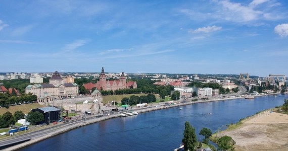 Piotr Krzystek został w czwartek zaprzysiężony na prezydenta Szczecina podczas pierwszej sesji Rady Miasta w nowej kadencji. Krzystek urząd prezydenta objął po raz czwarty.