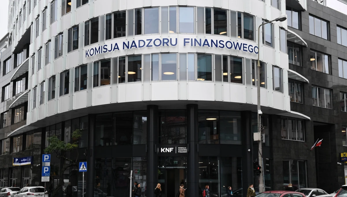 ​Były szef Komisji Nadzoru Finansowego Marek Chrzanowski forsował wypuszczenie nieznanych w Polsce obligacji hybrydowych, by "popchnąć bank" - podaje "Rzeczpospolita".