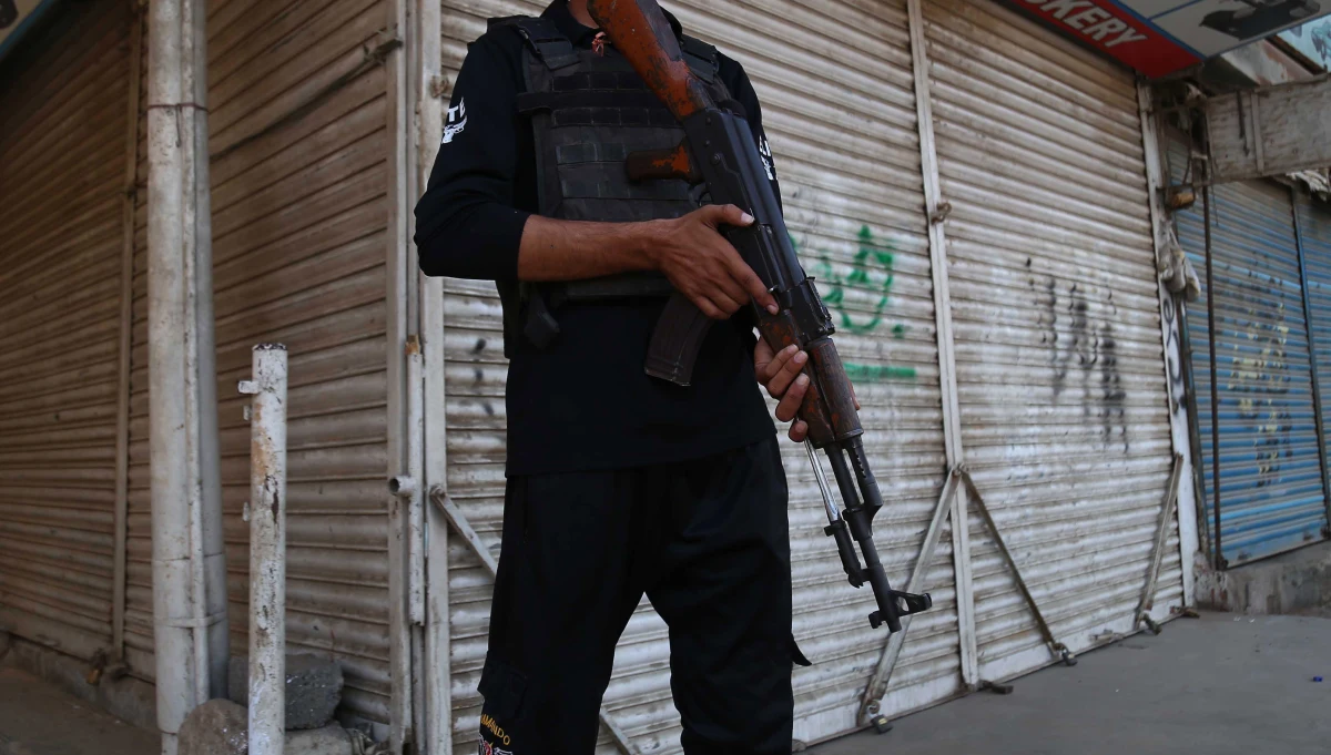 ​Co najmniej dwóch policjantów zginęło w ataku na konsulat Chin w Karaczi, największym mieście Pakistanu. Do ataku przyznali się bojownicy z separatystycznej Armii Wyzwolenia Beludżystanu. Według służb, trzech napastników zostało zabitych.