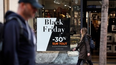 "Czarny piątek" czyli szaleństwo zakupów w sklepach i w internecie 