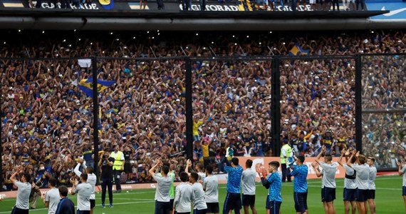 Aż 50 tysięcy kibiców obejrzało trening piłkarzy Boca Juniors Buenos Aires przed rewanżowym meczem finału Copa Libertadores z lokalnym rywalem River Plate. Byłoby ich więcej, ale… na stadionie Bombonera zabrakło miejsc.