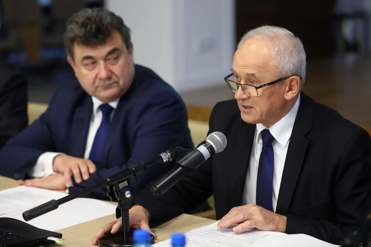 Jest miejsce dla atomu w Polsce - twierdzi rząd. Do 2033 roku ma powstać pierwsza polska elektrownia jądrowa o mocy maksymalnie półtora gigawata. Do roku 2043 ma powstać kolejnych 5 bloków. Tak wynika ze strategii energetycznej Polski opublikowanej przez ministerstwo energii.