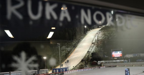 Z powodu zbyt silnego wiatru organizatorzy Pucharu Świata w skokach narciarskich w Kuusamo zdecydowali o przeniesieniu zaplanowanych na piątek kwalifikacji na sobotni poranek. Tego dnia odbędzie się też pierwszy z dwóch konkursów indywidualnych.