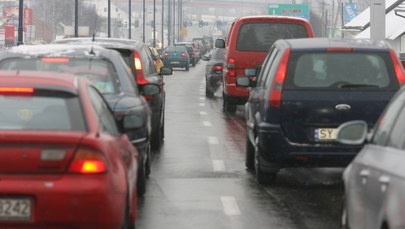 Czarny Piątek: Zakupowe szaleństwo w pełni. Oblężone parkingi, korki przy centrach handlowych