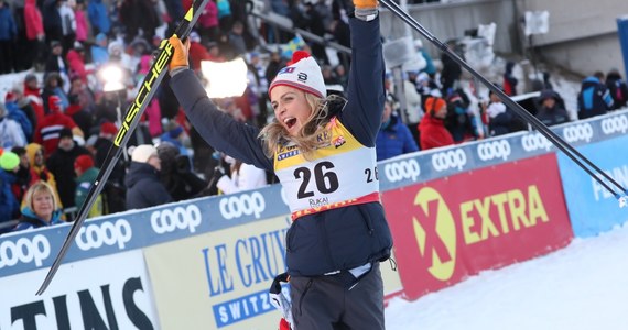 Wracająca po dwóch sezonach zawieszenia za doping Norweżka Therese Johaug wygrała pierwszy w tym sezonie Pucharu Świata bieg narciarski na 10 km techniką klasyczną w Kuusamo. Jedyna Polka w stawce Urszula Łętocha uplasowała się na 54. pozycji.
