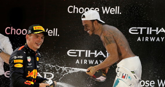 Lewis Hamilton (Mercedes GP) wygrał na torze w Abu Zabi ostatni w tym roku wyścig o Grand Prix Formuły 1. Brytyjczyk już wcześniej zapewnił sobie tytuł mistrzowski. Było to jego 73. zwycięstwo w karierze, a 11. w tym sezonie.
