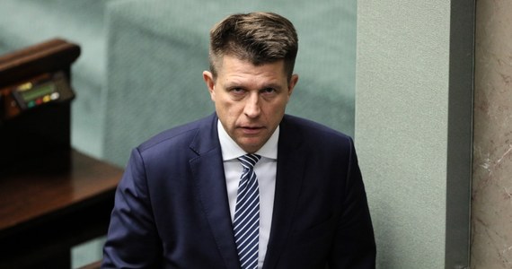 ​Kolejna wpadka Ryszarda Petru. Były polityk Nowoczesnej i założyciel partii Teraz postanowił na Twitterze skomentować konflikt rosyjsko-ukraiński. Coś mu się jednak pomyliło i zamiast "Morze Azowskie" napisał o... "Azorskim".