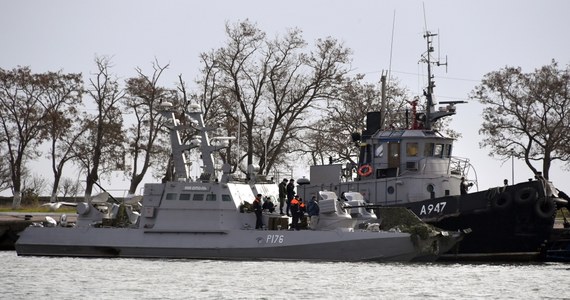 Rosyjska Federalna Służba Bezpieczeństwa oznajmiła, że na pokładzie ukraińskich okrętów zatrzymanych w Cieśninie Kerczeńskiej znajdowali się dwaj funkcjonariusze służb specjalnych, którzy koordynowali działania tych jednostek. 