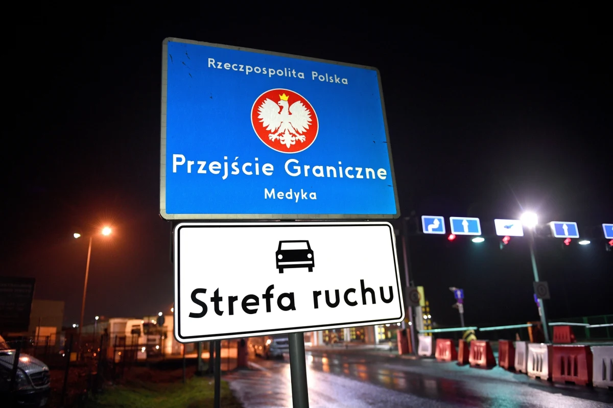 W związku z blokadą po ukraińskiej stronie drogowe przejścia graniczne w miejscowości Budomierz-Hruszew, Korczowej i Medyce są nieprzejezdne. Tak jest od niedzieli. Bez zakłóceń odbywają się natomiast odprawy w ruchu kolejowym i pieszym.