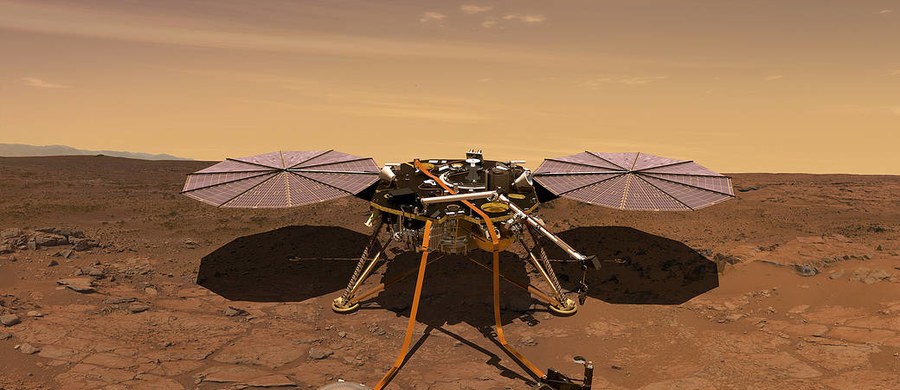 Sonda InSight dotarła do celu swej podróży. Po siedmiu miesiącach lotu z prędkością dochodzącą do 10 tysięcy km/h, krótko przed 21:00 wpadła w atmosferę Marsa i wylądowała na Czerwonej Planecie. Jako pierwsza marsjańska sonda w historii zajmie się badaniami wnętrza. Będzie to możliwe dzięki polskiemu Kretowi, który wbije "termometr" 5 metrów pod powierzchnię.