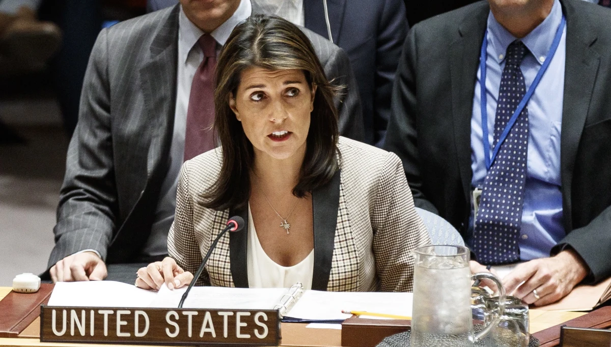 Większość członków Rady Bezpieczeństwa ONZ potępiła Rosję za zatrzymanie dzień wcześniej trzech ukraińskich okrętów - dwóch kutrów artyleryjskich i holownika - koło Cieśniny Kerczeńskiej, gdy próbowały wpłynąć na Morze Azowskie. 