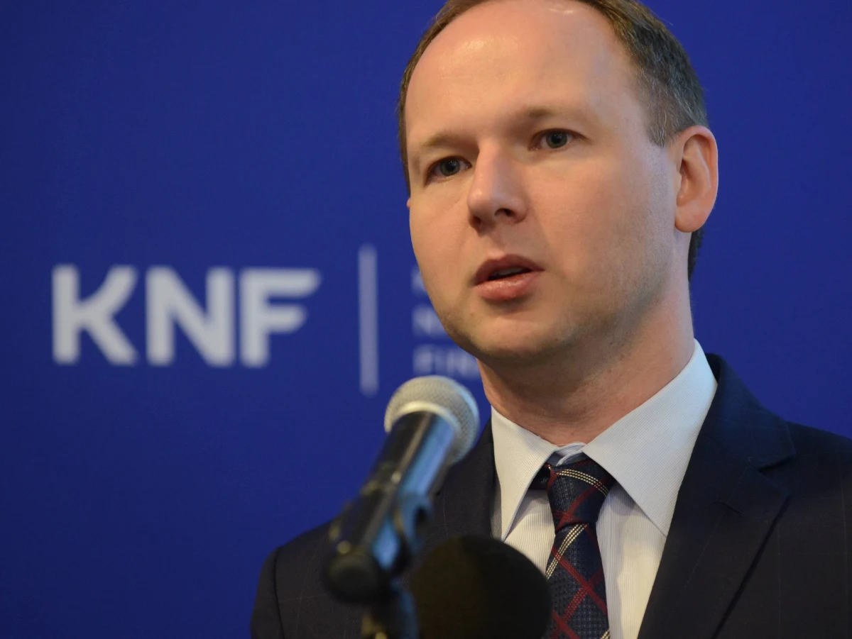 Centralne Biuro Antykorupcyjne zatrzymało byłego szefa Komisji Nadzoru Finansowego Marka Chrzanowskiego. To działania w śledztwie dotyczącym podejrzeń korupcji w KNF. Postępowanie wszczęto po zawiadomieniu miliardera Leszka Czarneckiego, który twierdził, że Chrzanowski za przychylność zażądał od niego 40 milionów złotych łapówki.