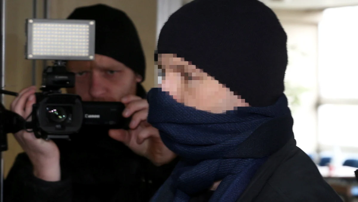 Są zarzuty dla byłego szefa Komisji Nadzoru Finansowego Marka Ch. Jak powiedział jeden z jego obrońców, postawiono mu zarzut przekroczenia uprawnień w związku z odniesieniem korzyści osobistej przez inną osobę. Grozi mu za to do 10 lat więzienia.Przez osiem godzin były szef KNF-u składał wyjaśnienia. W środę czynności mają być kontynuowane. Marek Ch. został zatrzymany nad ranem przez CBA i przewieziony do śląskiego wydziału Prokuratury Krajowej w Katowicach. 