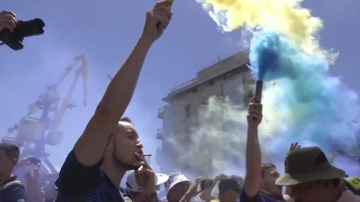 Rewanżowy mecz dwóch klubów z Buenos Aires - River Plate z Boca Juniors w finale Copa Libertadores odbędzie się 8 lub 9 grudnia - poinformowała Południowoamerykańska Konfederacja Piłkarska (CONMEBOL). Postanowiono, że spotkanie odbędzie się poza Argentyną.