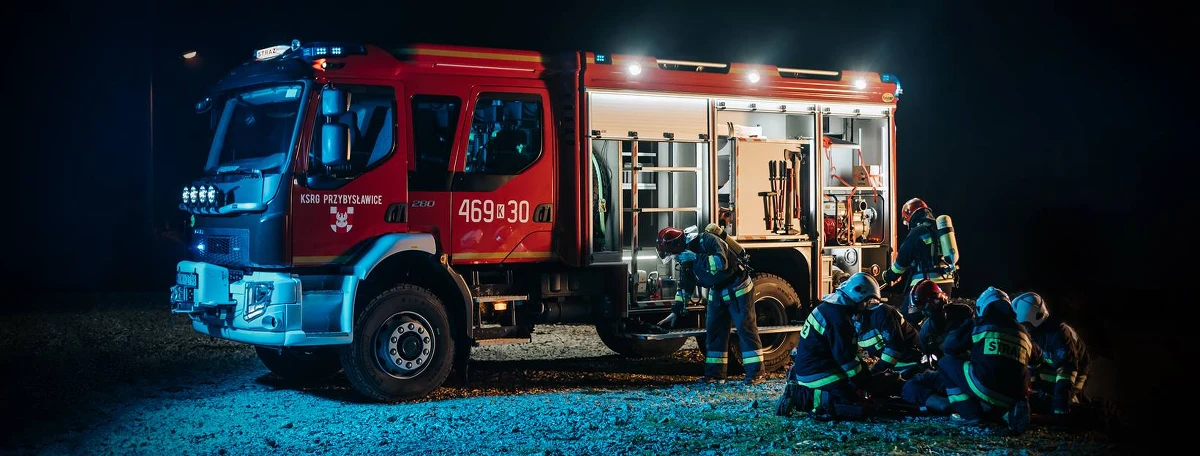 Volvo podziękowało polskim strażakom, którzy wsparli swych szwedzkich kolegów w lipcowej akcji gaszenia pożarów szalejących w tym skandynawskim kraju. W ramach nowej kampanii wizerunkowej koncern opublikował film o pracy polskich ratowników. To część serii materiałów pod hasłem: "Strażacy - dziękujemy!".