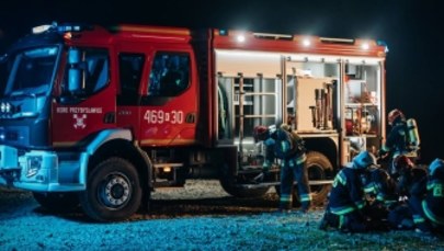 Volvo dziękuje polskim strażakom za pomoc w gaszeniu pożarów w Szwecji