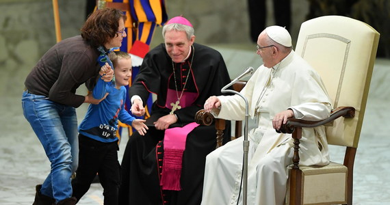6-letni chłopiec skradł serce papieża Franciszka. Głuchoniemy Wenzel wszedł na scenę w trakcie audiencji generalnej w Watykanie. Kiedy matka przyszła po niesfornego synka, papież ją upomniał: Niech tu zostanie!