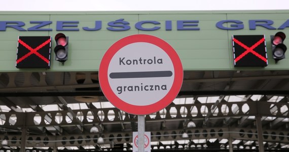 W czwartek odprawa osób i samochodów na polsko-rosyjskim przejściu granicznym w Bezledach będzie czasowo wstrzymana. Ruch odbywać się będzie normalnie przez pozostałe przejścia na granicy z obwodem kaliningradzkim - podała warmińsko-mazurska straż graniczna.