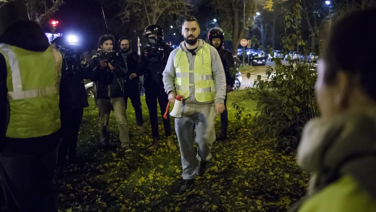 Czy trwające już drugi tydzień protesty przeciwko polityce Emmanuela Macrona zakończą się trzęsieniem ziemi na francuskiej scenie politycznej? Nie wykluczają tego paryscy komentatorzy, według których "żółte kamizelki" mogą stworzyć wielką partię polityczną, walczącą z szefem państwa.
