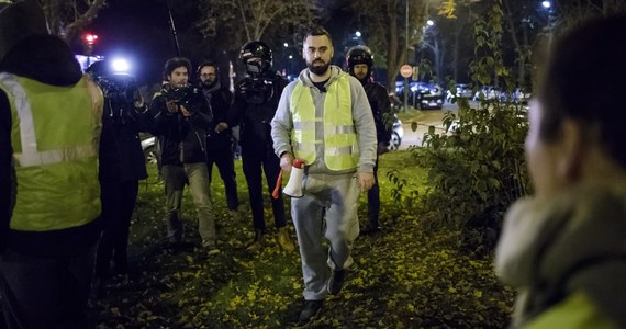 Czy trwające już drugi tydzień protesty przeciwko polityce Emmanuela Macrona zakończą się trzęsieniem ziemi na francuskiej scenie politycznej? Nie wykluczają tego paryscy komentatorzy, według których "żółte kamizelki" mogą stworzyć wielką partię polityczną, walczącą z szefem państwa.