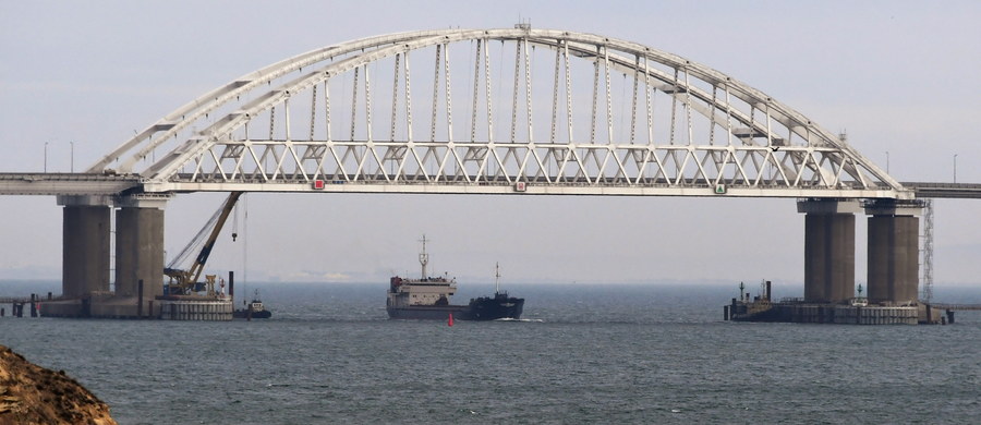Rosja zablokowała ukraińskie porty w Mariupolu i Berdiańsku nad Morzem Azowskim, zezwalając na pływanie po jego wodach jedynie statkom, które udają się do portów rosyjskich - taką informację przekazał minister infrastruktury Ukrainy Wołodymyr Omelan. Rosjanie zaprzeczają.