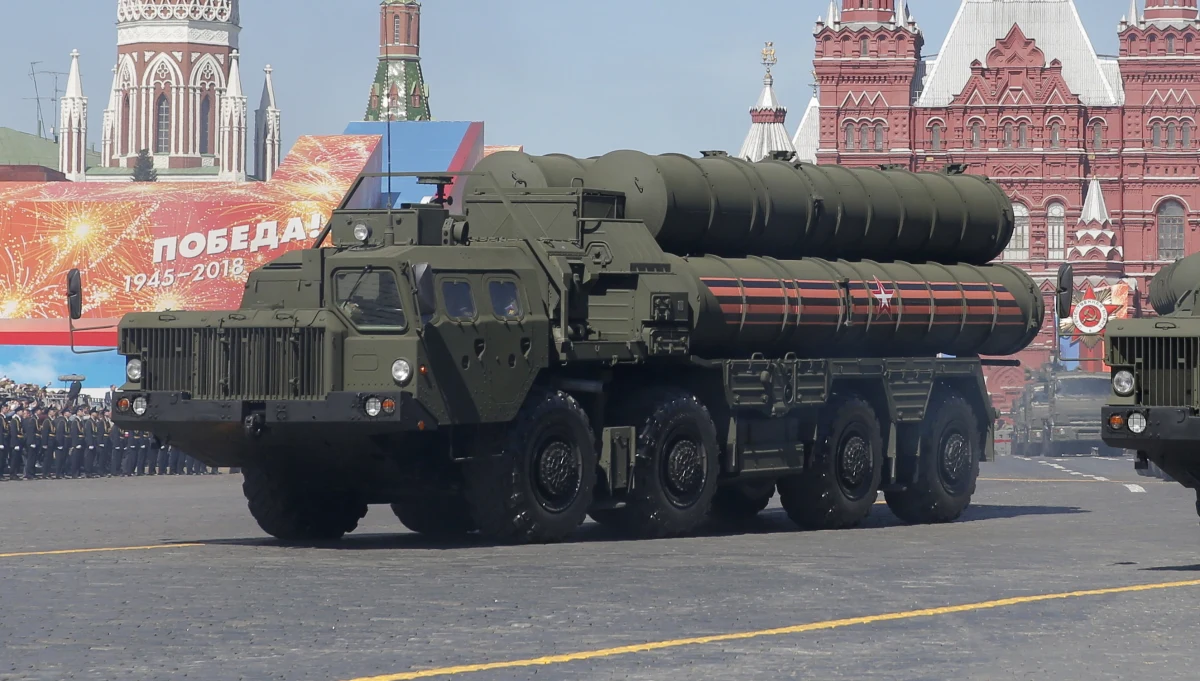 Sił zbrojne Rosji poinformowały o rozlokowaniu w miejscowości Dżankoj systemów rakietowych S-400 Triumf. Jest to - według oficjalnych informacji - czwarty dywizjon S-400 rozmieszczony przez Rosję na anektowanym w 2014 roku Półwyspie Krymskim.