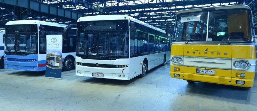 Prokuratura nie może ustalić, czy były dyrektor Autosanu, który spóźnił się 20 minut z ofertą na autokary dla wojska, wyrządził spółce szkodę. Jak dowiedział się reporter RMF FM Krzysztof Zasada, śledczy powołali biegłego, który ma to zbadać. To działania w postępowaniu dotyczącym wyrządzenia sanockiej fabryce szkody znacznych rozmiarów przez byłego dyrektora.