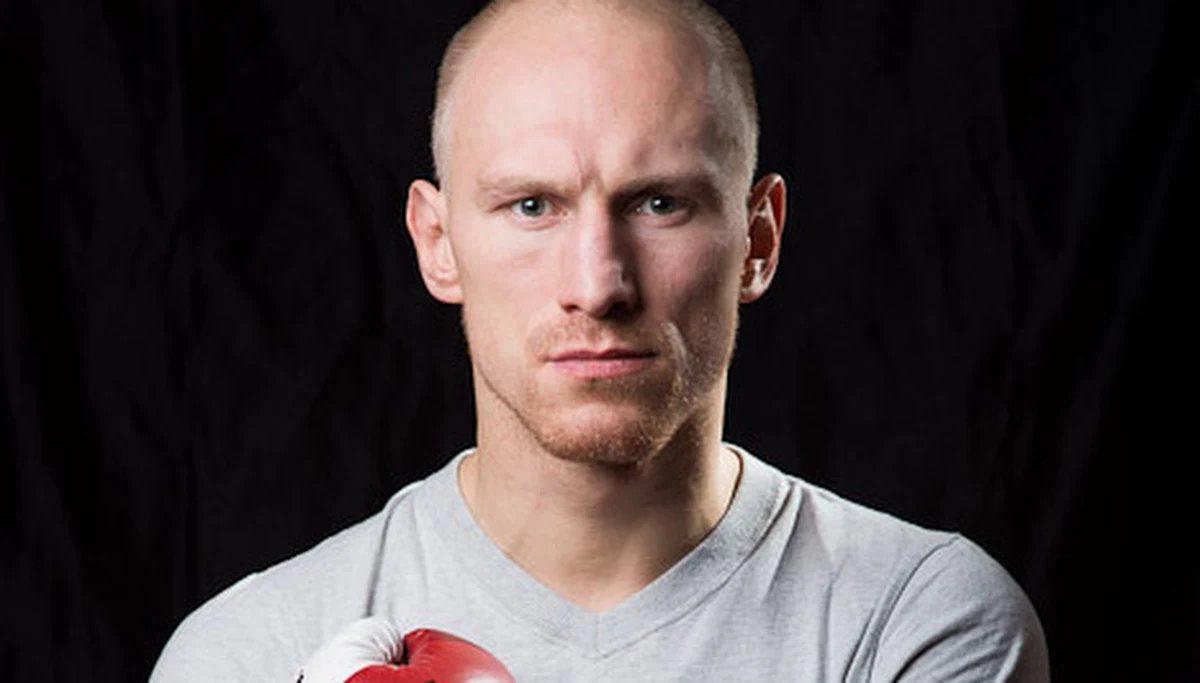 Legenda polskiego boksu, były mistrz świata, Krzysztof "Diablo" Włodarczyk, po raz kolejny udowadnia, że wielkie serce ma nie tylko do walki w ringu. Sportowiec, który od lat walczy z biedą, wspierając Szlachetną Paczkę, również w tym roku pomaga jednej z tysięcy rodzin, do których dotarli jej wolontariusze. I zachęca innych, by zrobili to samo.