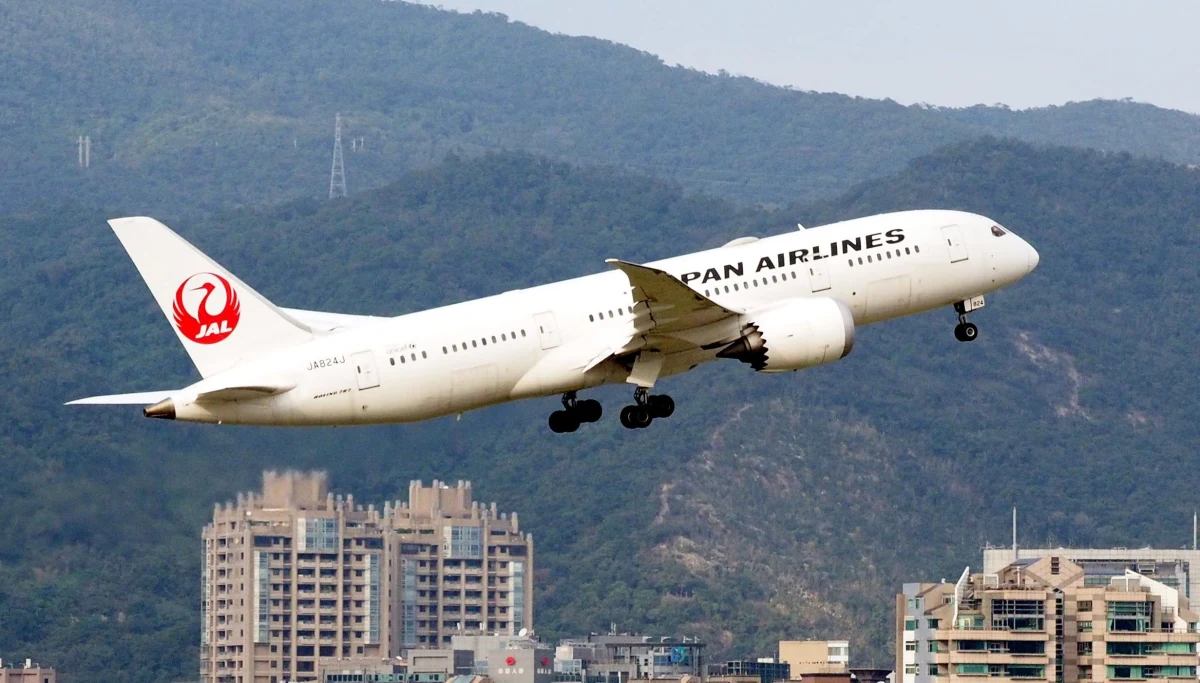 Pilot japońskich linii lotniczych Japan Airlines, który zamierzał poprowadzić samolot z Londynu do Tokio, choć poziom alkoholu we krwi prawie 10-krotnie przekraczał u niego dopuszczalną normę, został skazany przez sąd w Londynie na 10 miesięcy więzienia.