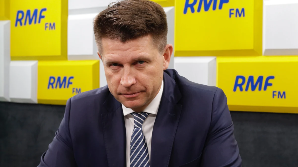 "Tworzę nowe ugrupowanie, która stawia na gospodarkę. Chcemy walczyć o zniesienie zakazu handlu w niedziele" – zapowiedział przewodniczący partii Teraz Ryszard Petru.