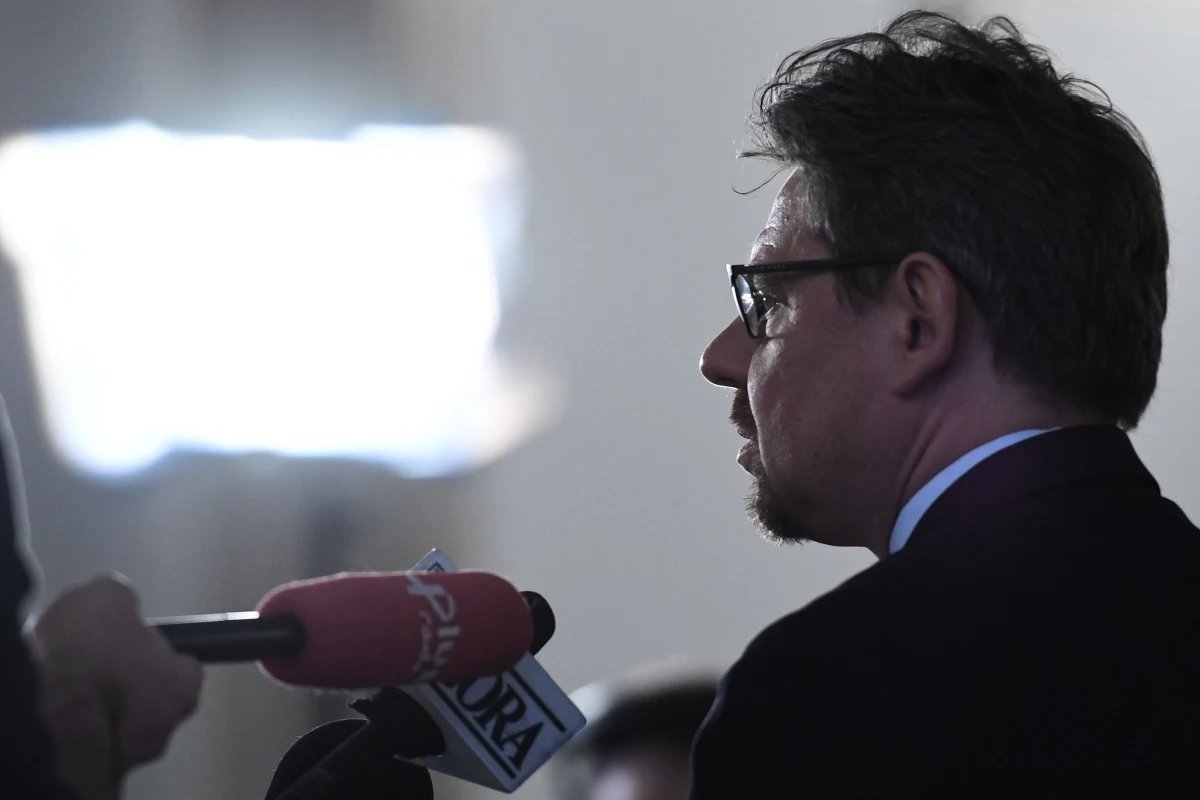 Piotr Misiło, usunięty z Nowoczesnej, przyznaje, że liczył na proces przed sądem koleżeńskim. "Szefowa partii Katarzyna Lubnauer podjęła decyzję, aby to zarząd mnie wyrzucił" - oświadczył.