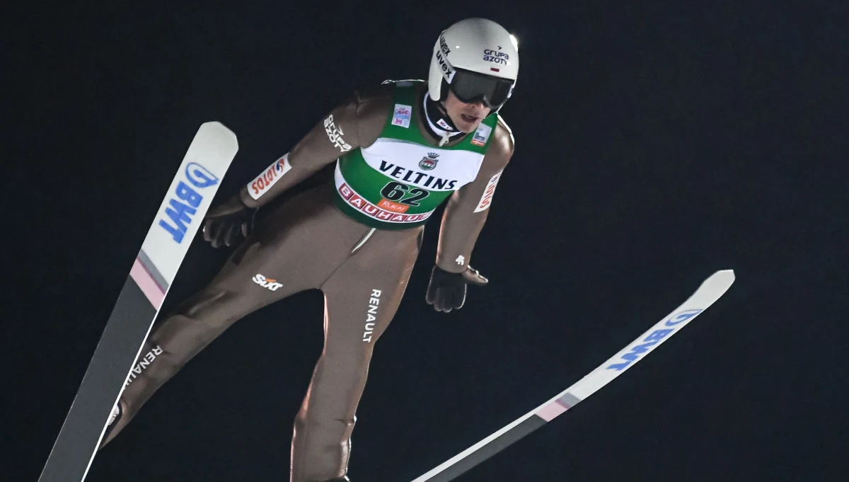 Piotr Żyła uzyskał 134 m i wygrał kwalifikacje do sobotniego konkursu Pucharu Świata w skokach narciarskich w rosyjskim Niżnym Tagile. W pierwszej serii wystąpi sześciu Polaków. 