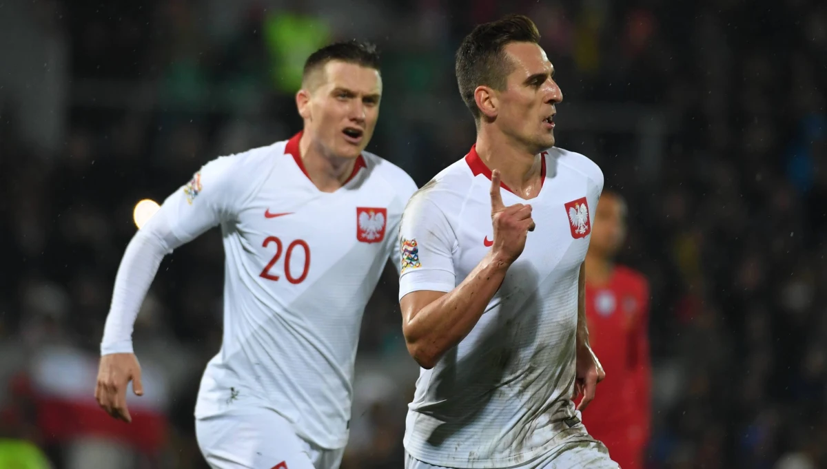 W niedzielę piłkarska reprezentacja Polski pozna rywali, z którymi zmierzy się w eliminacjach mistrzostw Europy. Losowanie odbędzie się w Dublinie dokładnie w samo południe. Euro w 2020 roku odbędzie się aż w 12 krajach. Kto byłby dobrym rywalem dla biało czerwonych, a kto nie? Ze Stanisławem Oślizło, legendą Górnika Zabrze i byłym reprezentantem polski rozmawiał Wojciech Marczyk z redakcji sportowej RMF FM.