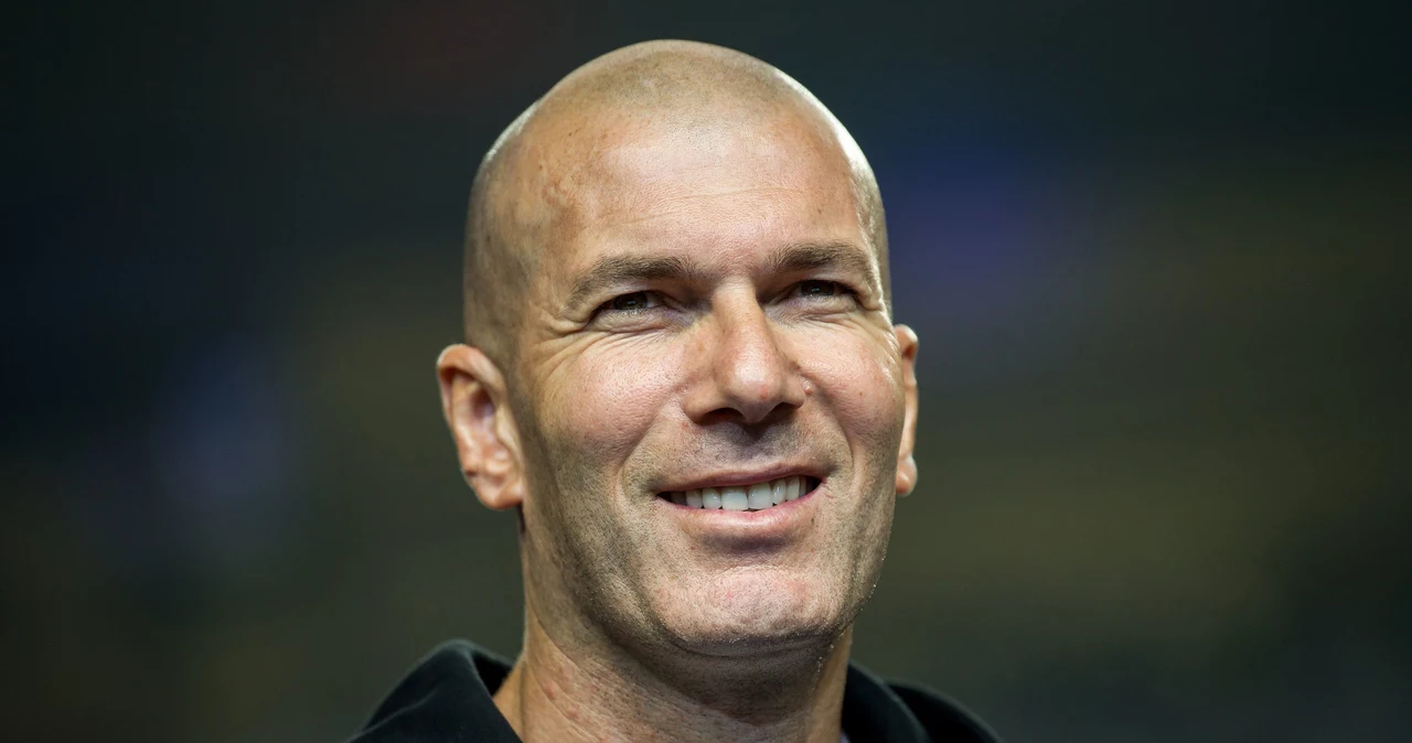 Zinedine Zidane podczas otwarcia Uniwersytetu Chińskiego Związku Piłki Nożnej w Guangzhou