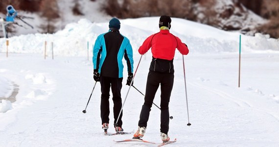 Ruszył sezon narciarski w Beskidach. Od soboty działają Beskid Sport Arena w Szczyrku Biłej, Zagroń w Istebnej i Siglany w Wiśle. Zjeżdżać można też na Białym Krzyżu. W Beskidach zakończył się sezon jesiennych przeglądów technicznych wyciągów.